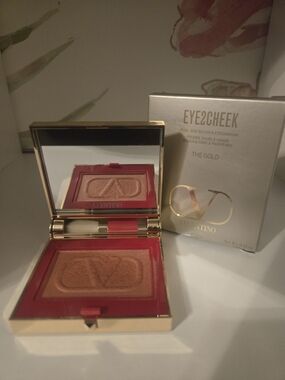 Valentino Eye2Cheek Dual-Use Blush & Eyeshadow   04 Sweet Rebel